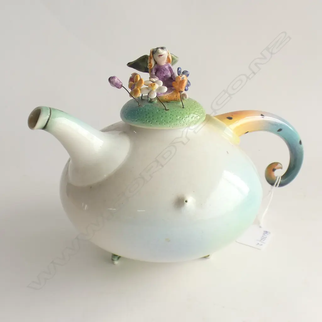  MARION MEWBURN STUDIO POTTERY WHIMSICAL TEAPOT W.260mm Image 1++