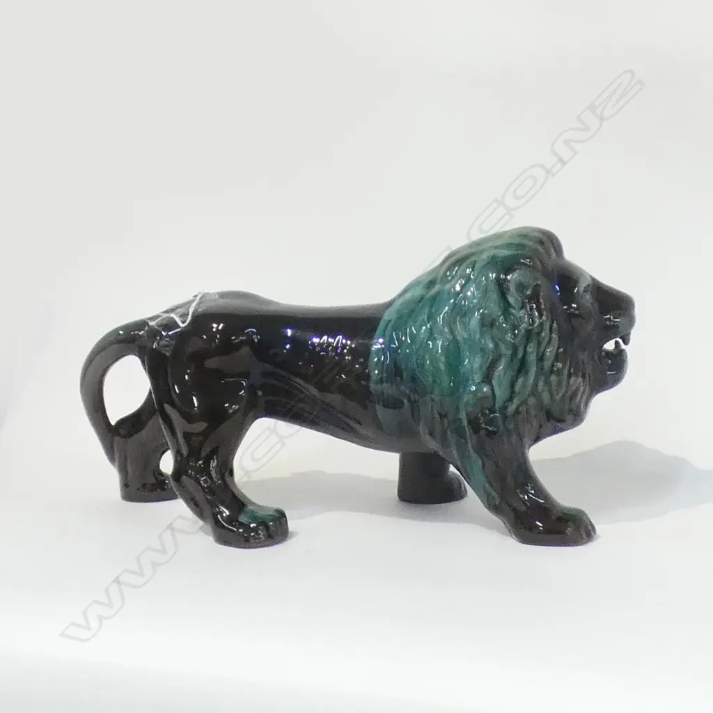 LG BLUE MOUNTAIN POTTERY LION L 400MM Image 1++