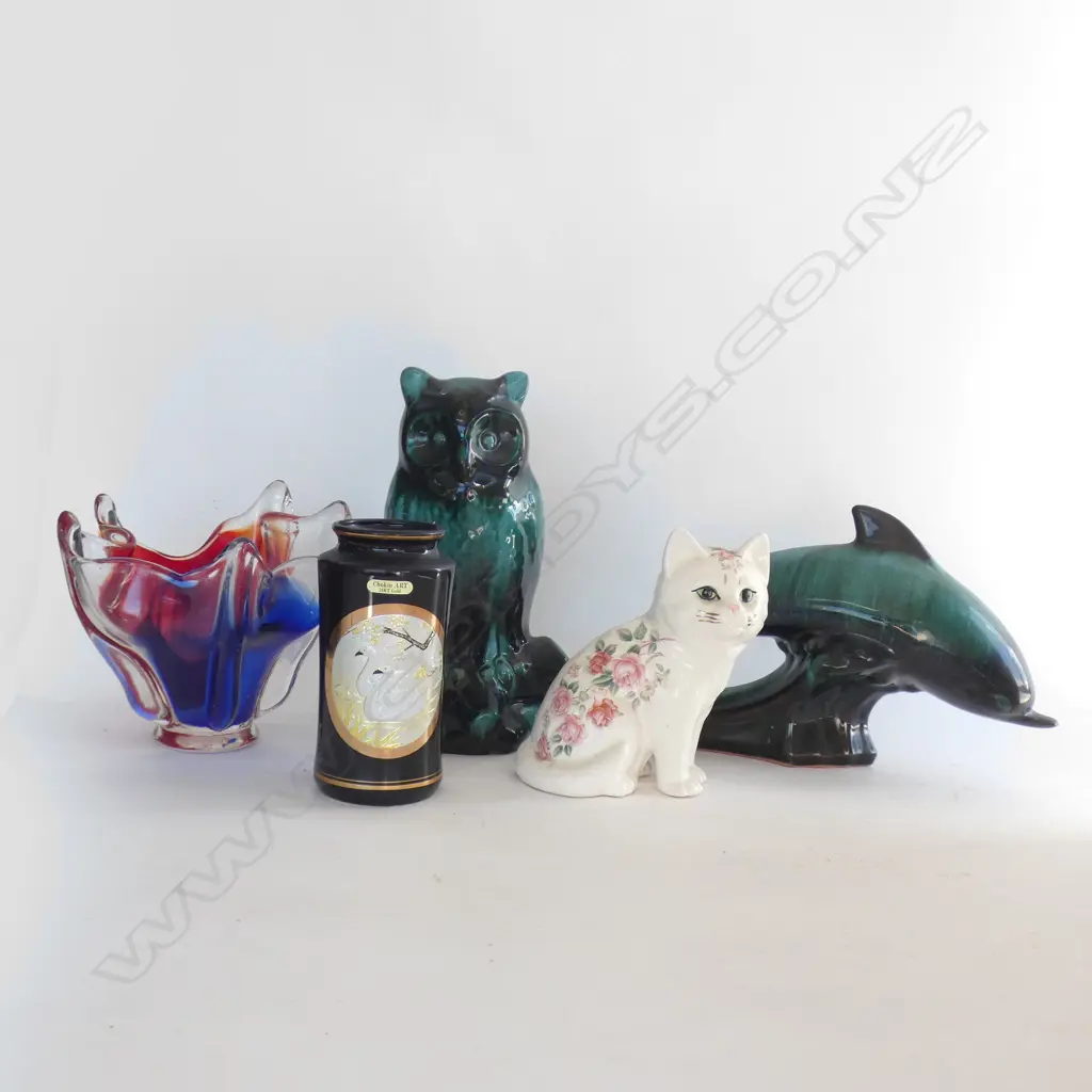 5 ASST PCES; BLUE MOUNTAIN DOLPHIN (CHIP) & OWL H.240mm + CAT, VASE & ART GLASS VASE Image 1++