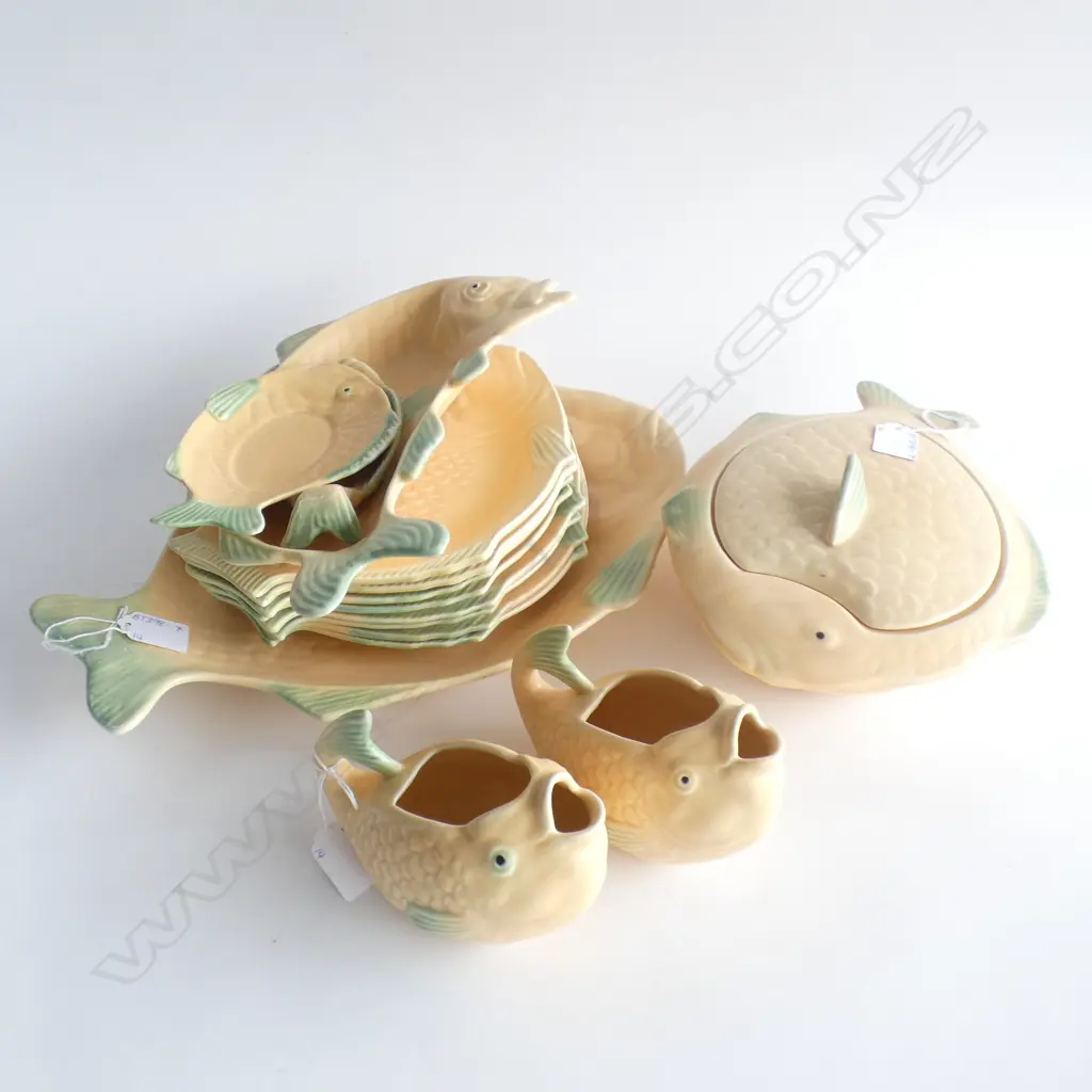 SHORTER & SON 14 PCS FISH SET; LIDDED DISH, PLATES, JUGS ETC.. (GREEN & TAN COLOUR) Image 1++