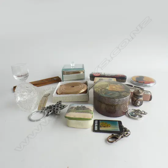 SM BOX COLLECTABLES INCL COMPACTS, SOUVENIR WARE ETC.