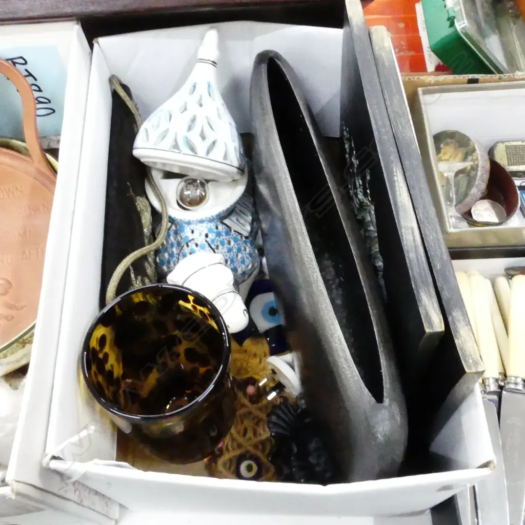 BOX LOT CERAMIC CAMEL LAMP, WIDE METAL VASE, BAG ETC Image 1++