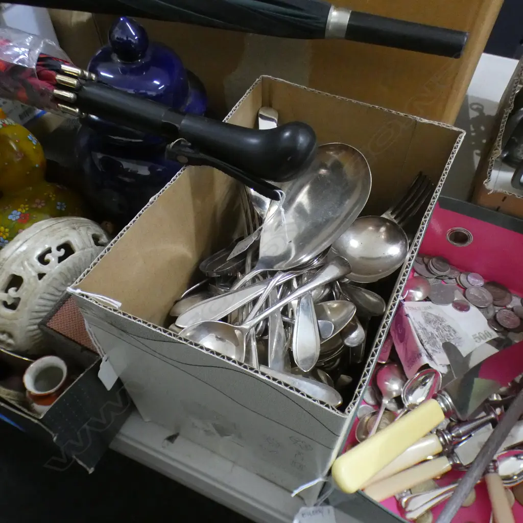 BOX LOT ASST. VINTAGE CUTLERY ETC Image 1++