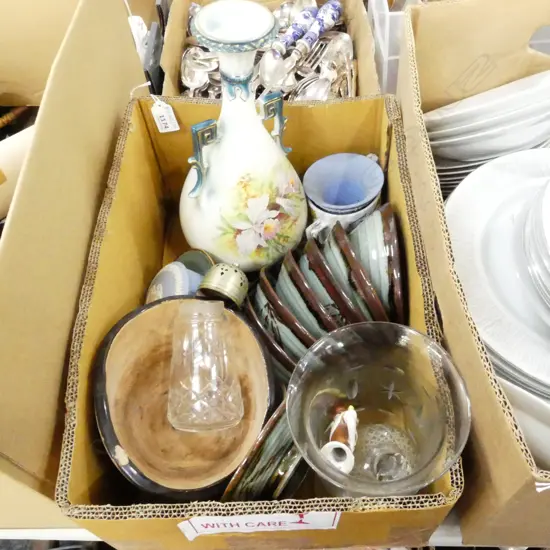 BOX LOT POTTERY BOWLS, VICTORIAN VASE, CELERY VASE, WEDGWOOD ETC