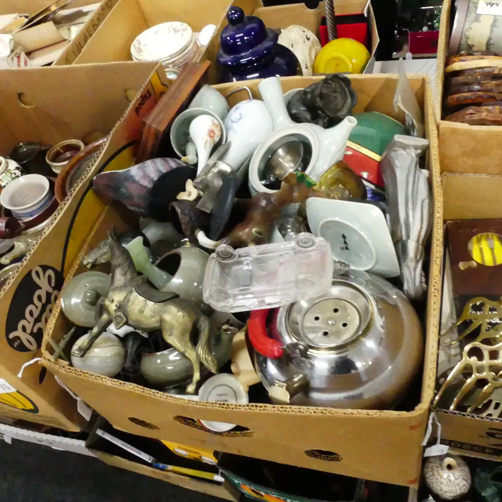 BOX LOT ASST. KITCHEN WARE / ORIENTAL TEA SET / TRINKETS Image 1++