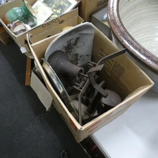 BOX LOT OLD CAST IRON SCALES, COBBLERS LAST ETC