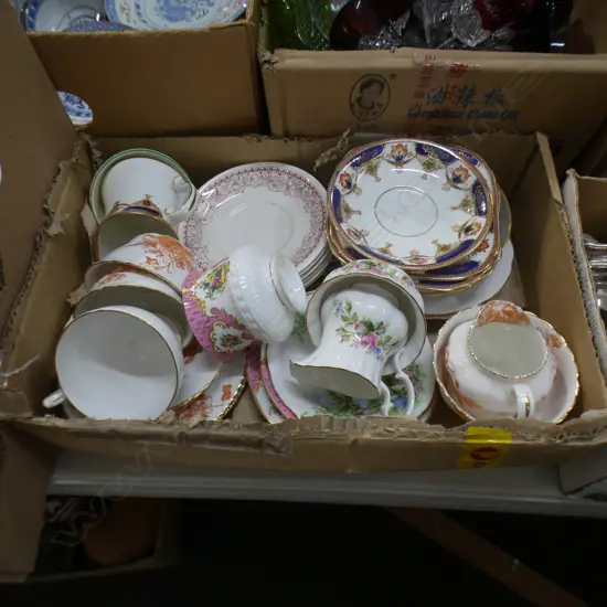BOX LOT MISC CHINA INCL ROYAL ALBERT, CROWN LYNN ETC..