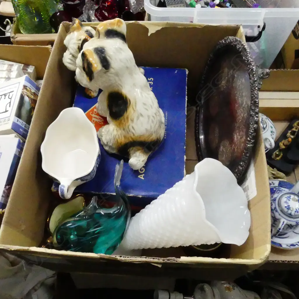 BOX LOT SLIDE PROJECTOR, CERAMIC DOGS, MILK GLASS VASE ETC Image 1++