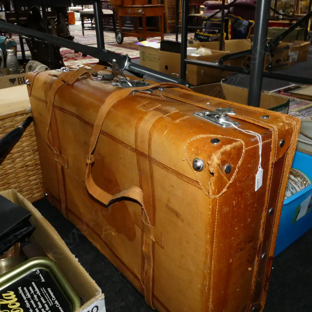 VINTAGE TAN LEATHER SUITCASE W.760mm no handle Image 1++