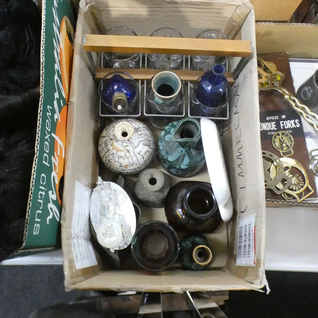 BOX LOT ASST. STUDIO CERAMICS + RETRO DRINKS TRAY & 6 GLASSES Image 1++