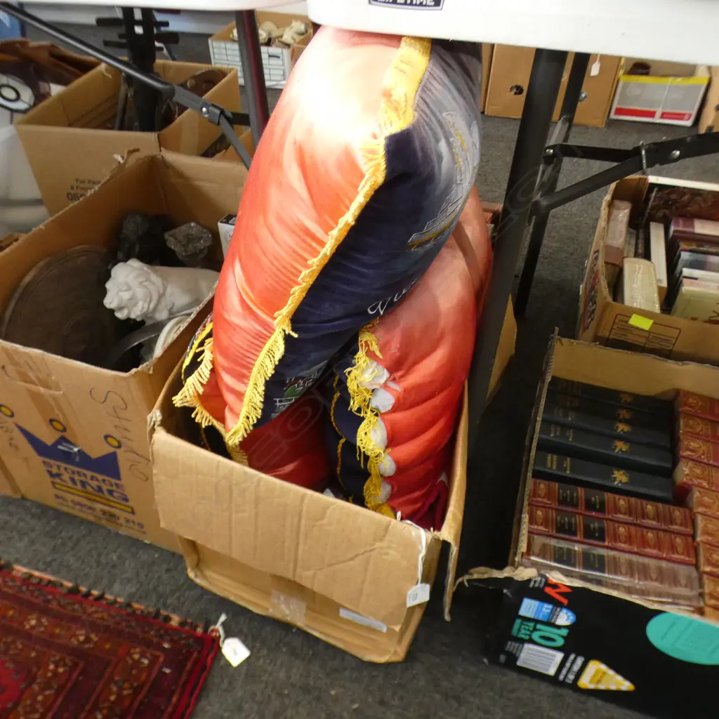 BOX LOT SOFT GOODS 2 QUILTS AND 3 TOURIST CUSHIONS (2 SYDNEY 1 FIJI ) Image 1++