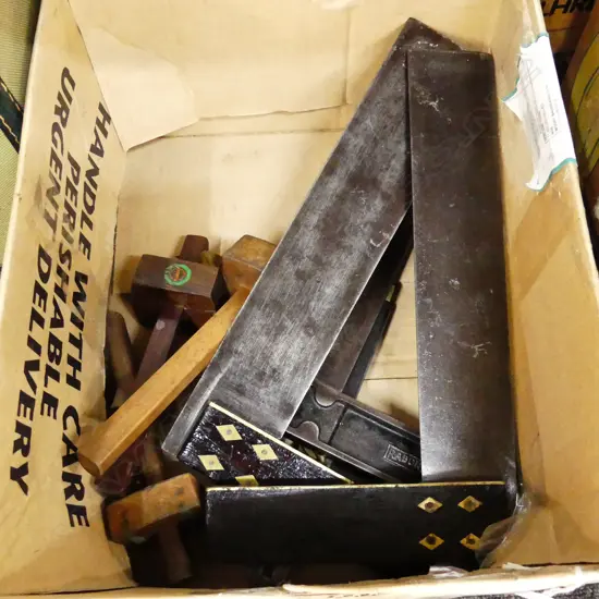 BOX VINTAGE SET SQUARES & GAUGES