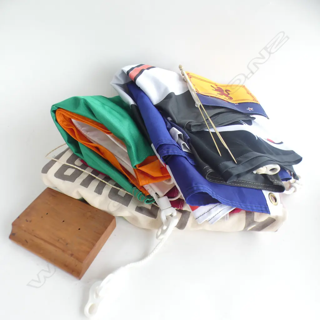 BOX LOT OF 8 FLAGS + 3 PENNANTS ON STAND Image 1++