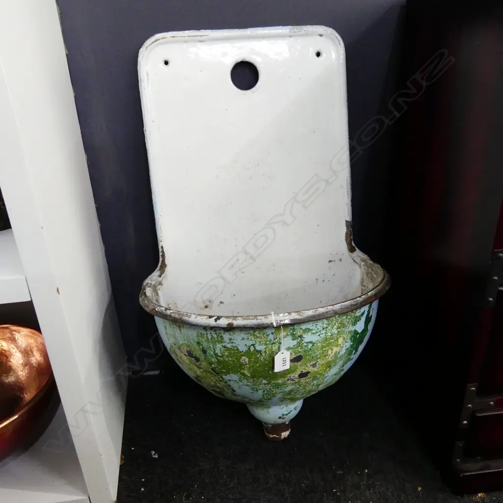 VINTAGE ENAMEL WALL FOUNTAIN H.750mm Image 1++