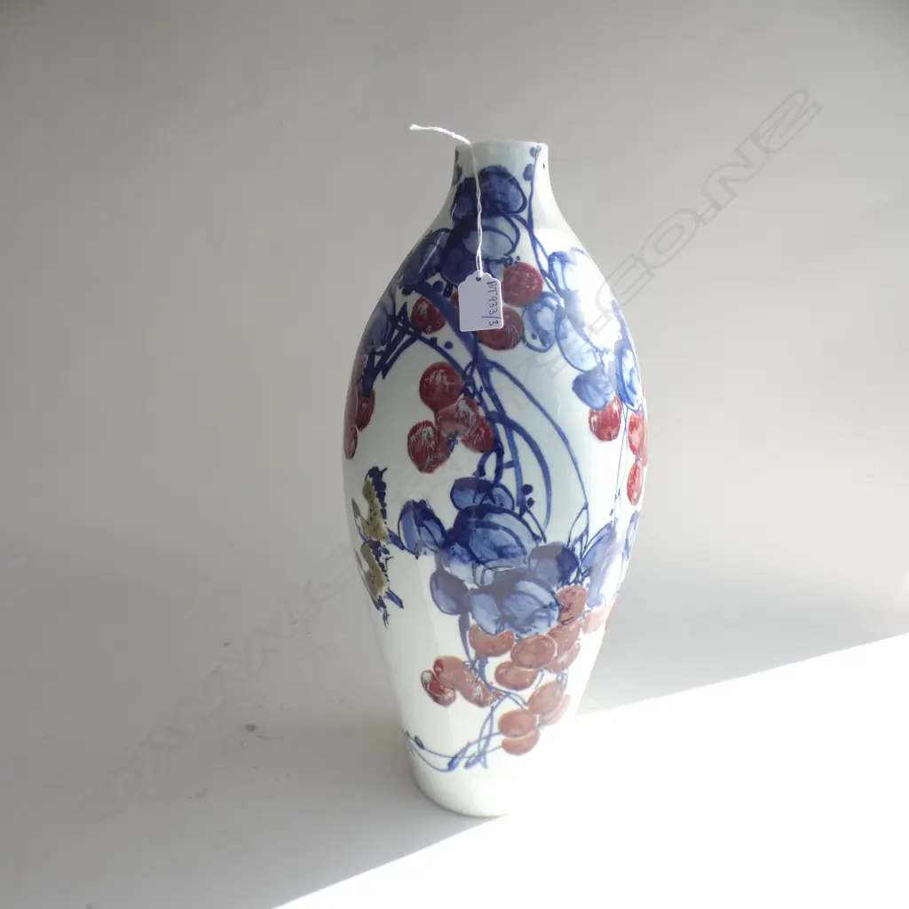 LARGE CHINESE VASE w. RED BERRIES H.480mm Image 1++