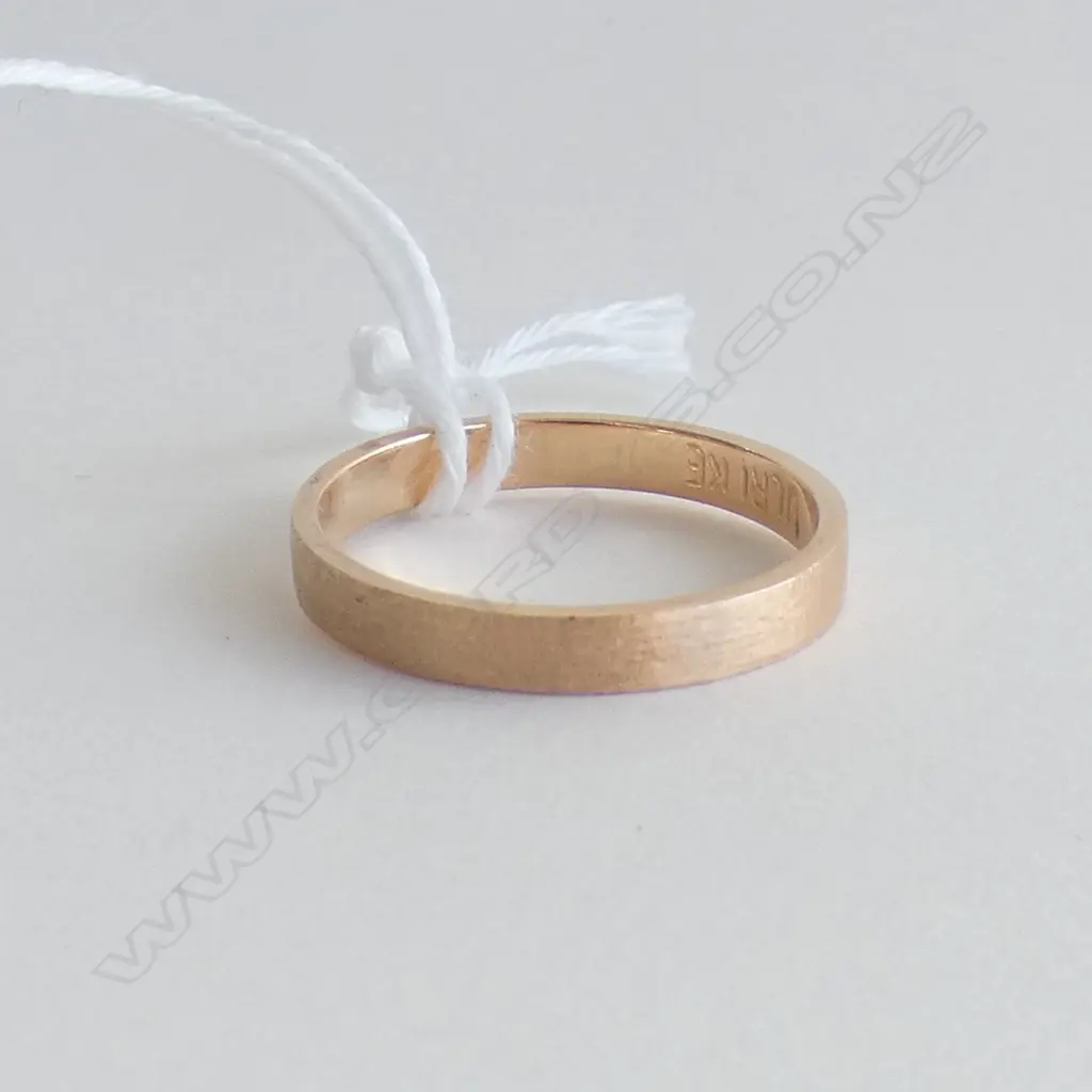 18CT YELLOW GOLD BAND RING 3.2gm Image 1++