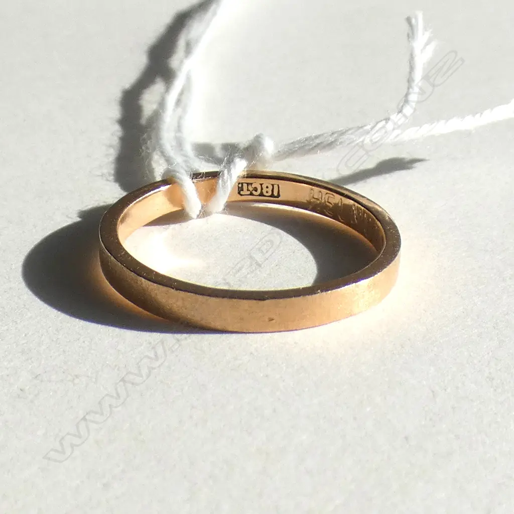 18CT YELLOW GOLD BAND RING 2.17gm Image 1++