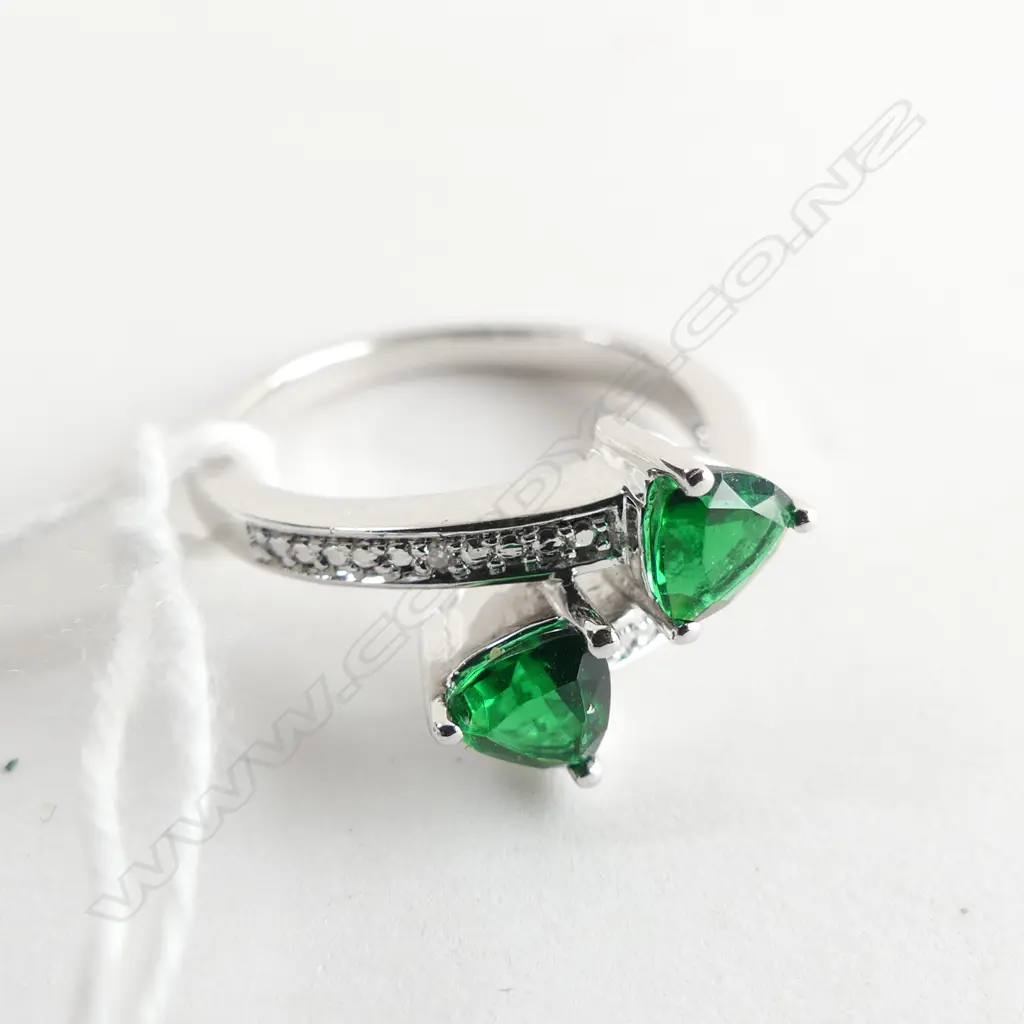 STG & FAUX EMERALD RING 3.1 GRAMS Image 1++