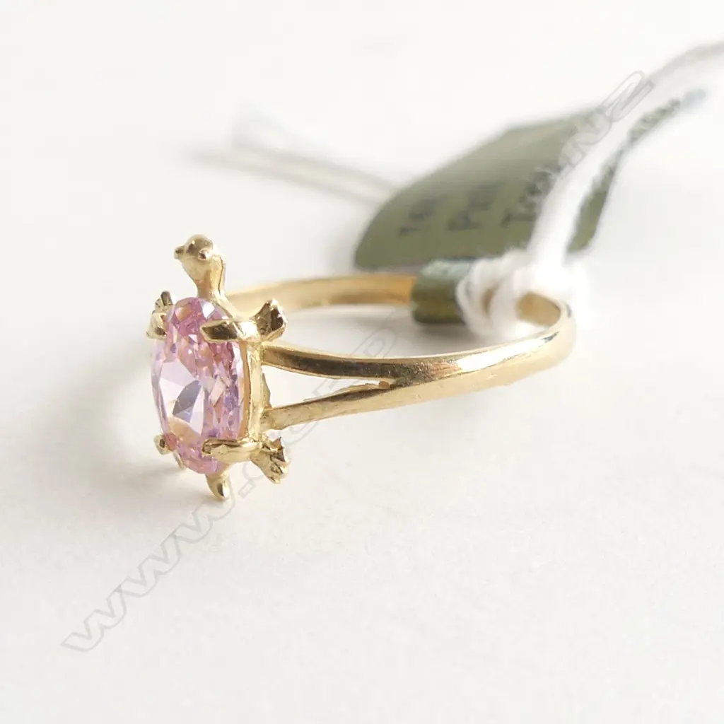 14CT YG PINK TOPAZ ? RING 0.7 GRAMS Image 1++