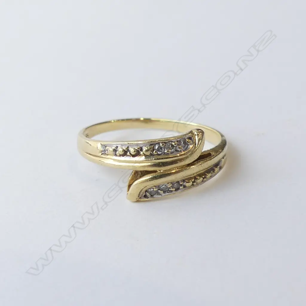14CT & DIAMOND (6) SET RING 1.95gms Image 1++