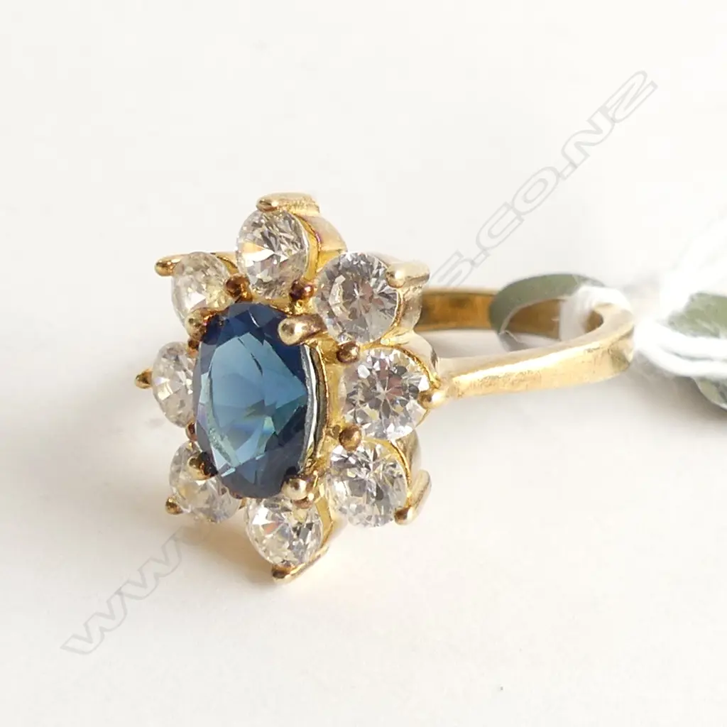 SILVER GILT BLUE & WHITE GEMSTONE RING 4.5 GRAMS Image 1++