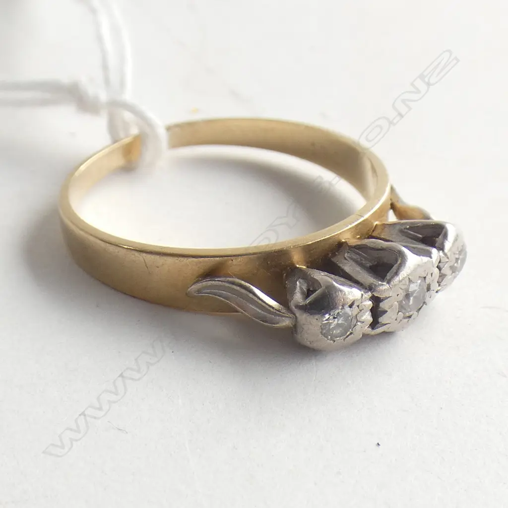 18CT DIAMOND RING 3.6 GRAMS Image 1++