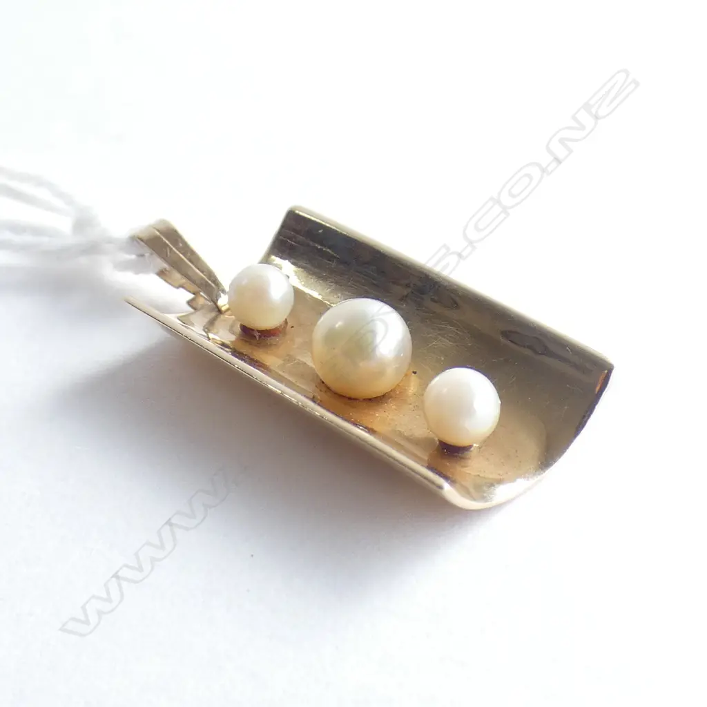 RETRO 9CT 3 PEARL PENDANT (Hallmarked) 2.7gms Image 1++