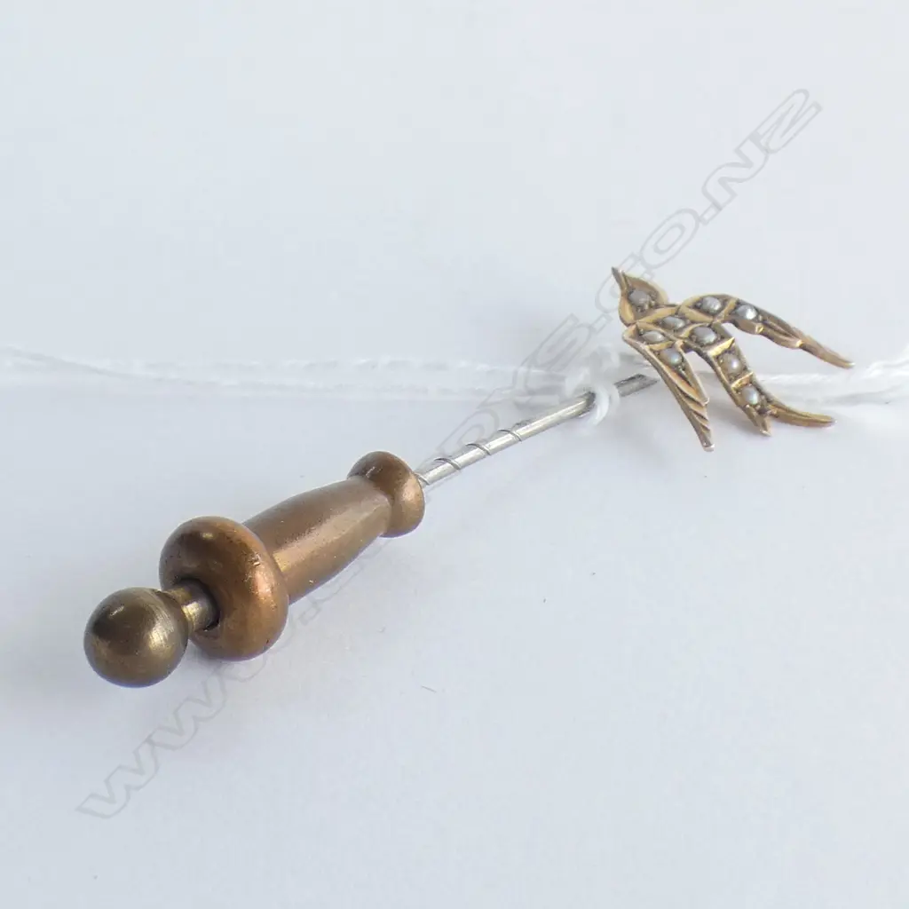 ANTIQUE GOLD & SEED PEARL SWALLOW STICKPIN Image 1++