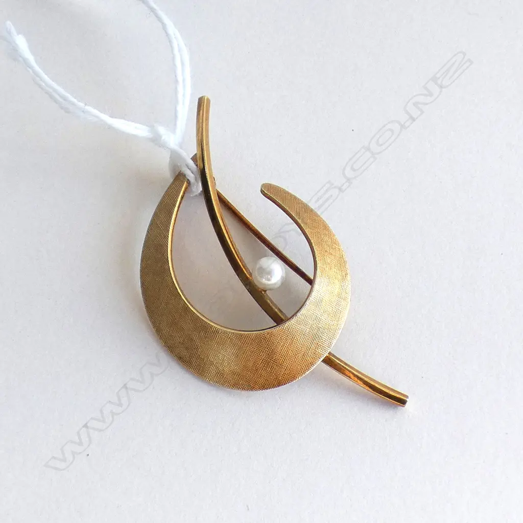 14K YELLOW GOLD RETRO SWIRL BROOCH W PEARL 6.23gm  Image 1++
