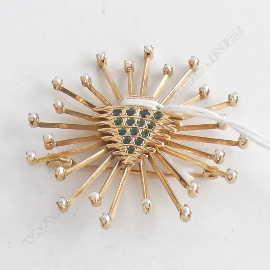 1960's 14CT GOLD EMERALD & PEARL SUNBURST BROOCH 14.4gms