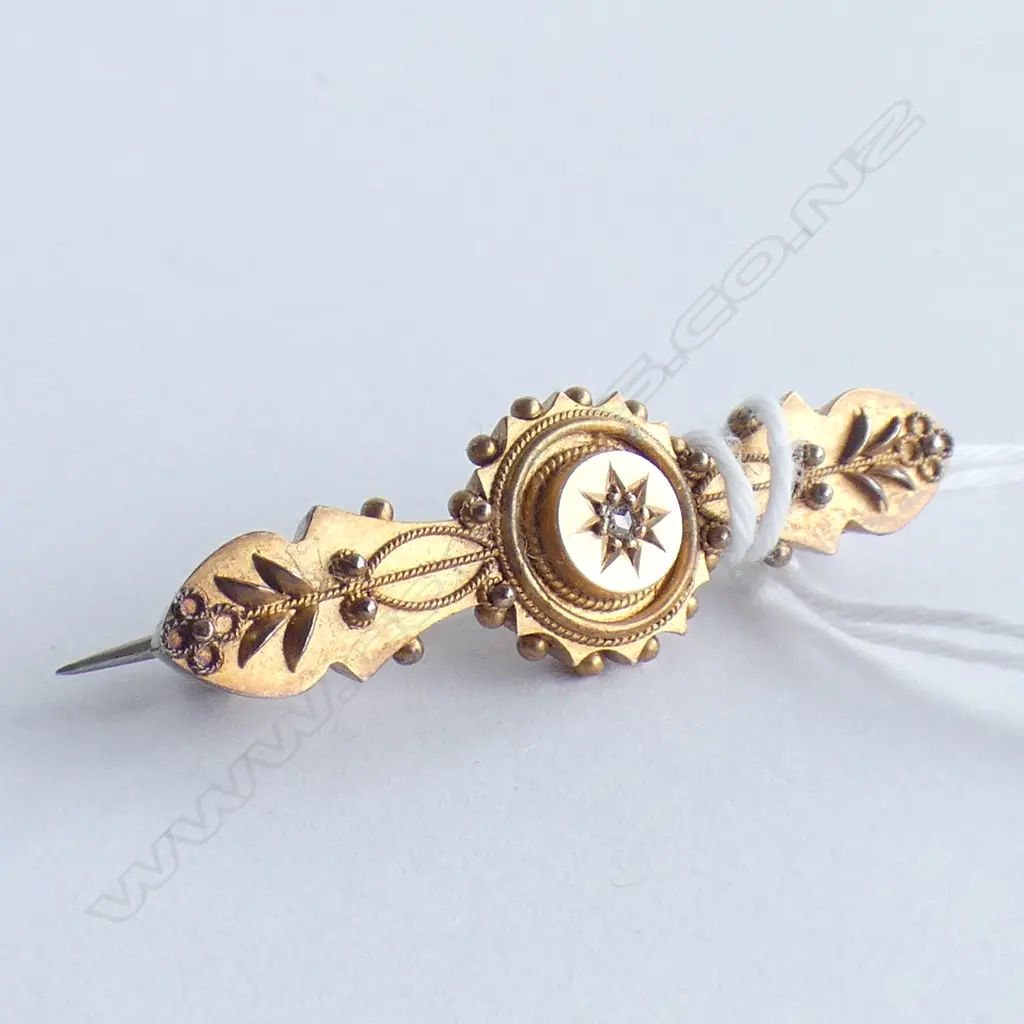 VICTORIAN 15CT BAR BROOCH SINGLE DIAMOND 3.1gms Image 1++