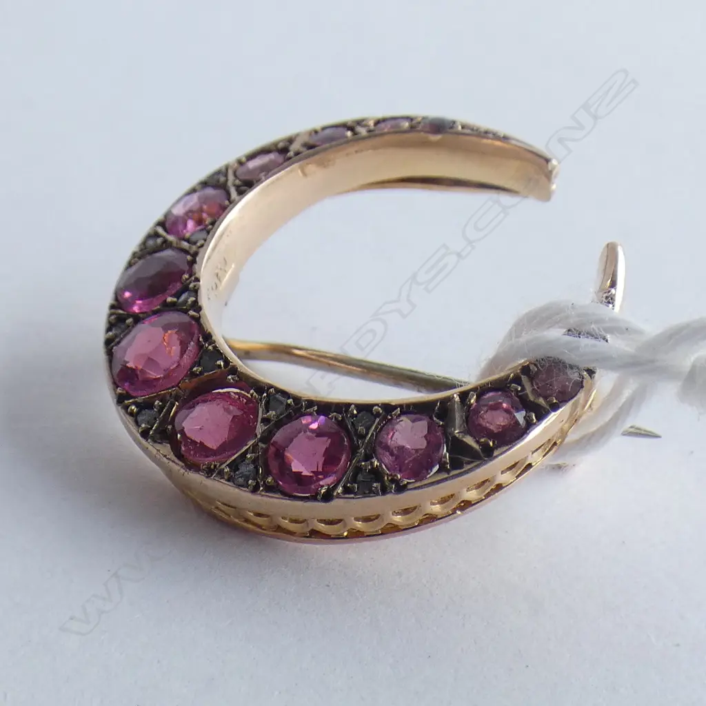 9CT CRESCENT BROOCH PINK & WHITE STONES Image 1++