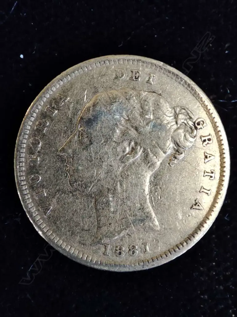 1881 SHEILD TYPE HALF GOLD SOVEREIGN Image 1++