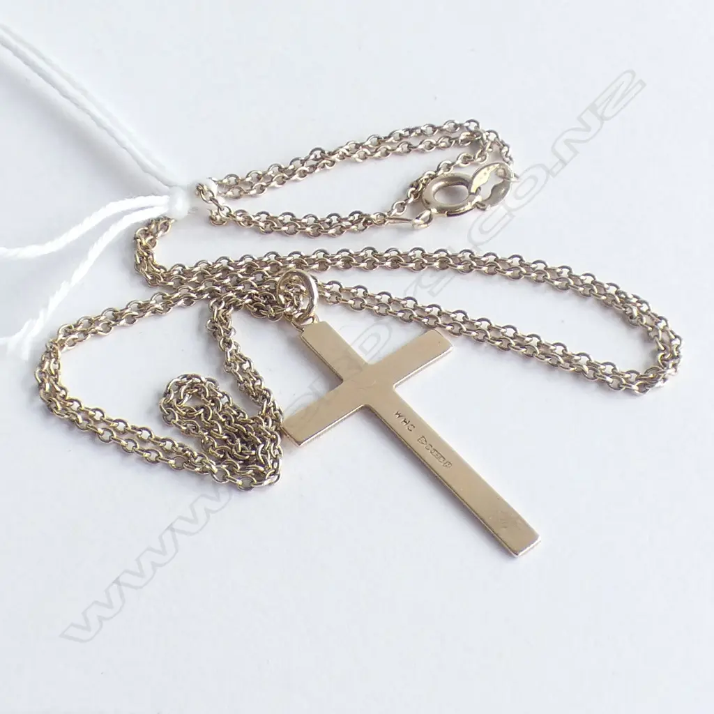9ct CROSS ON 9ct CHAIN 3.1gms. L.540mm Image 1++