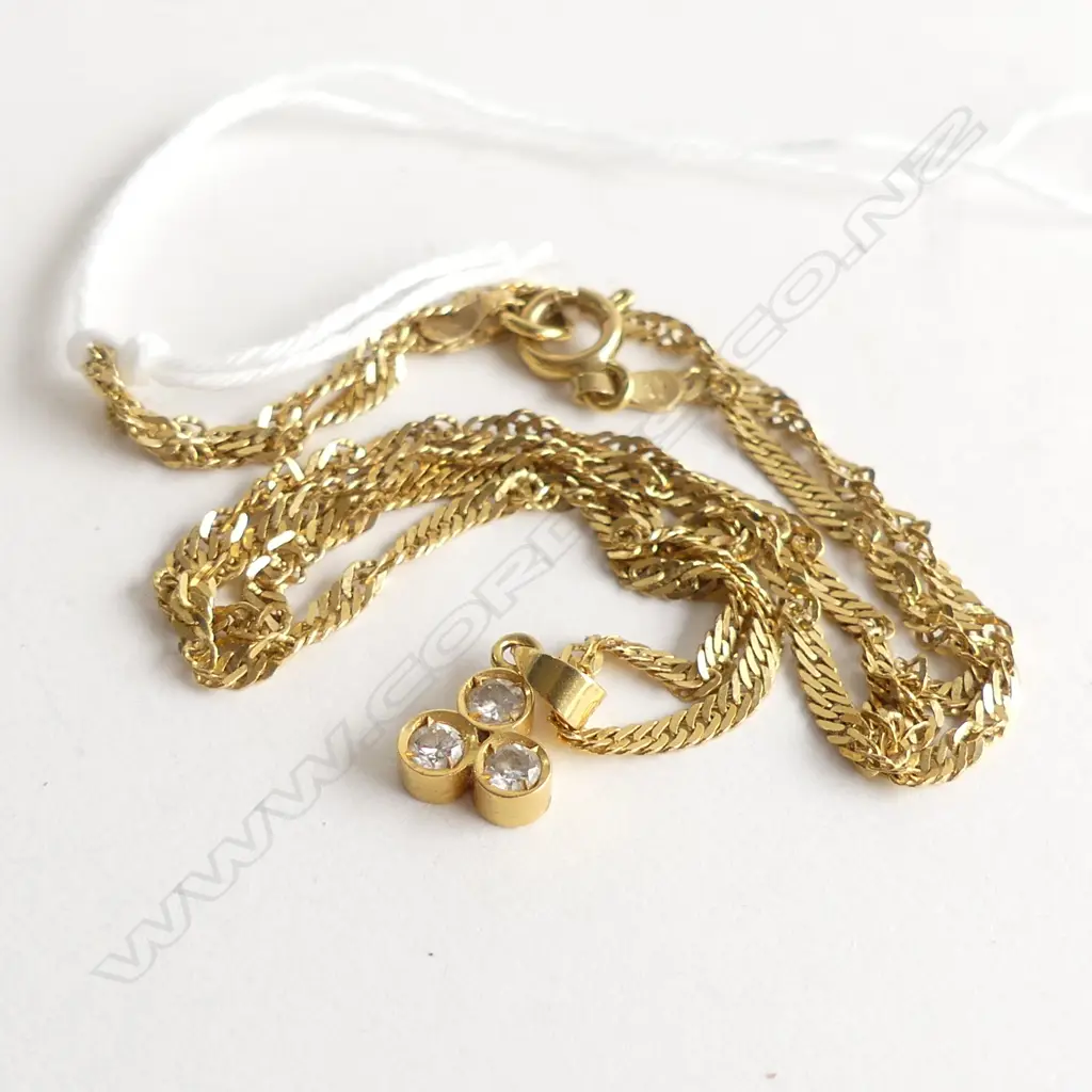 18CT GOLD & 3 DIAMOND PENDANT. ON G/PLATE ? CHAIN Image 1++