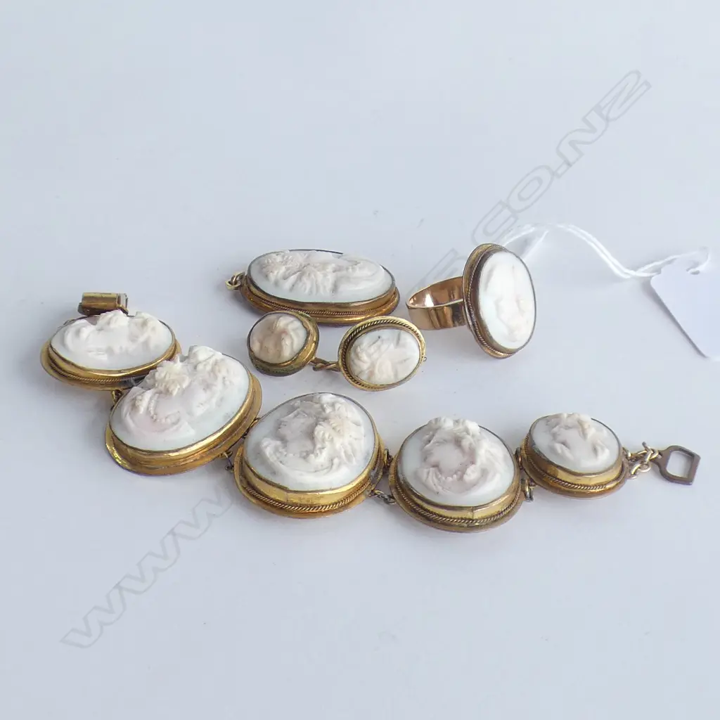 ANTIQUE ROLLED GOLD & CAMEO JEWELLERY SUITE: BRACELET.RING.PENDANT.E/RINGS Image 1++