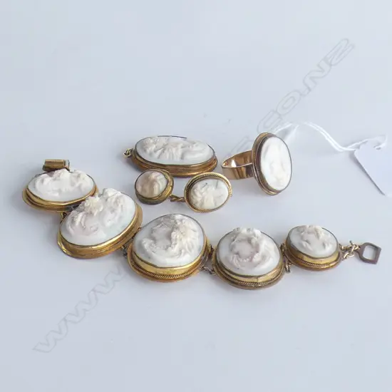 ANTIQUE ROLLED GOLD & CAMEO JEWELLERY SUITE: BRACELET.RING.PENDANT.E/RINGS