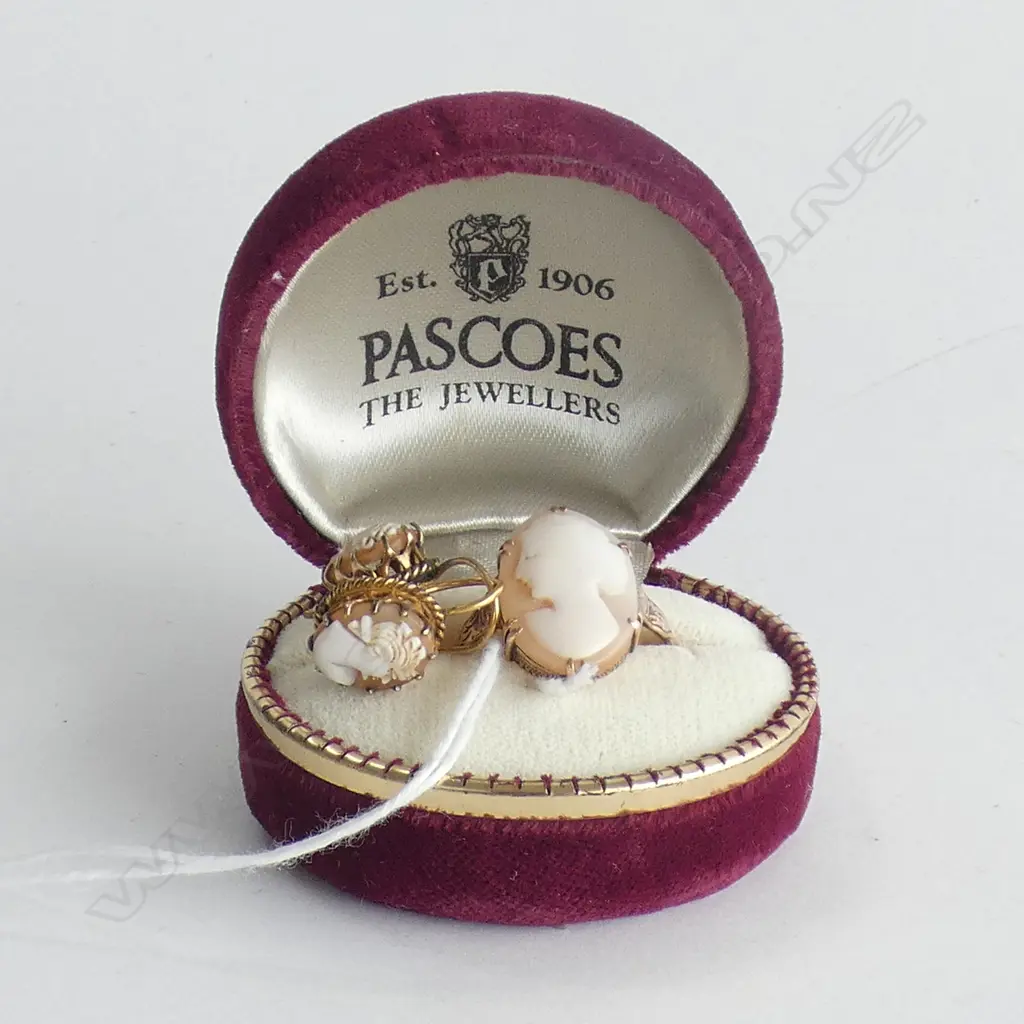 9CT CAMEO RING + PR EARRINGS Image 1++