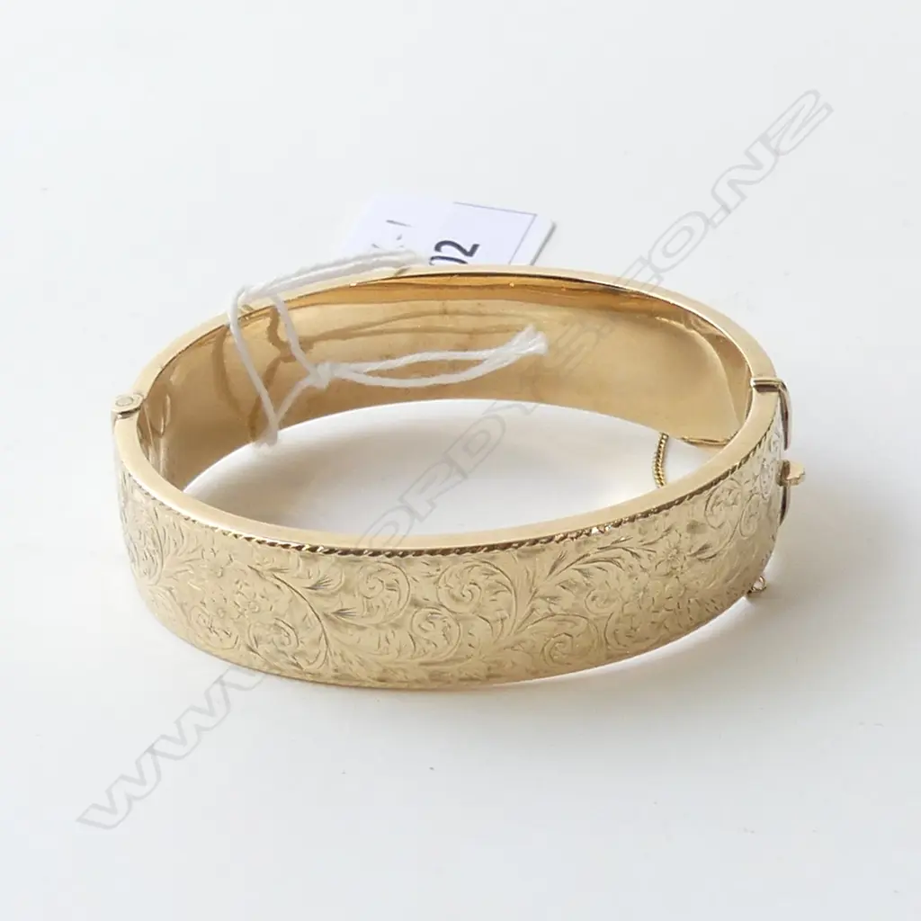 9ct GOLD ENGRAVED LADIES BRACELET HALL MARKED 20gm Image 1++