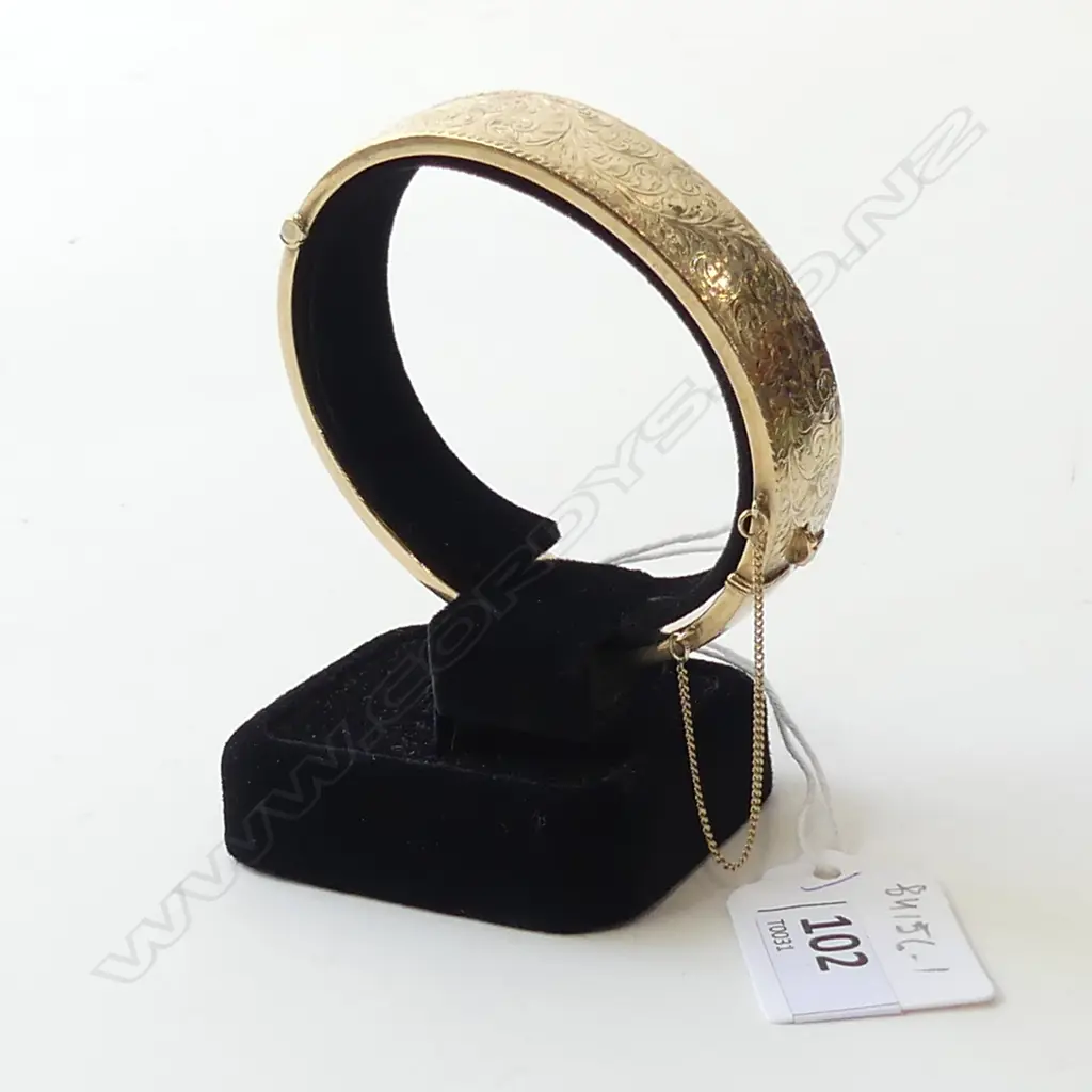 9ct GOLD ENGRAVED LADIES BRACELET HALL MARKED 20gm Image 1++