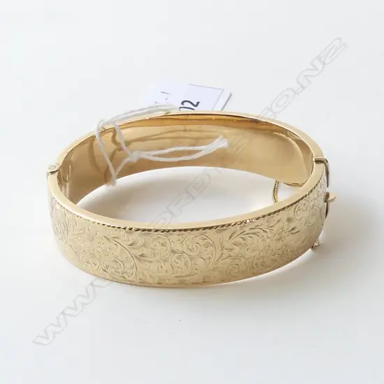 9ct GOLD ENGRAVED LADIES BRACELET HALL MARKED 20gm