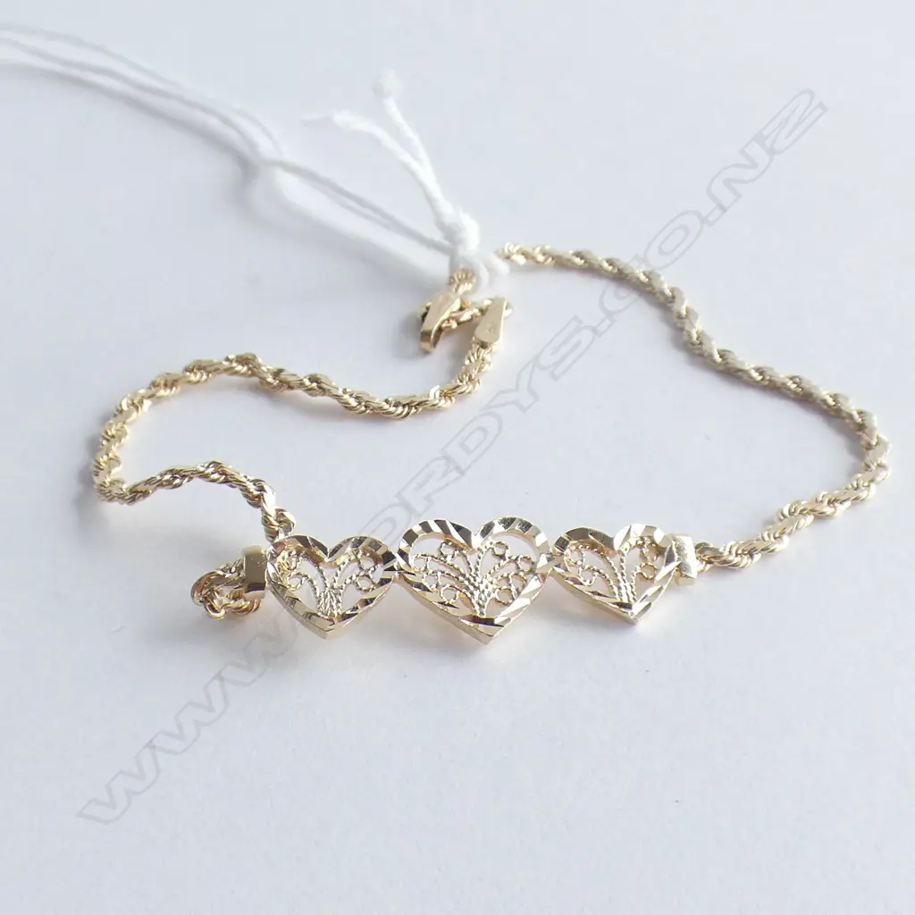 14K GOLD 3 HEART BRACELET 2.68gms Image 1++