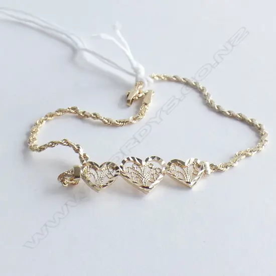 14K GOLD 3 HEART BRACELET 2.68gms