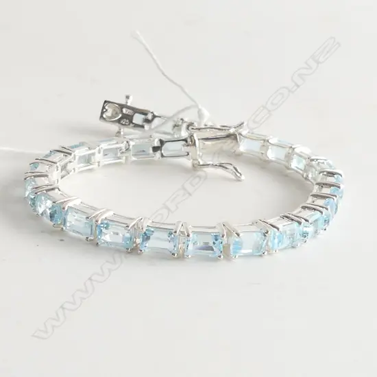 STG & AQUAMARINE? BRACELET 18 GRAMS