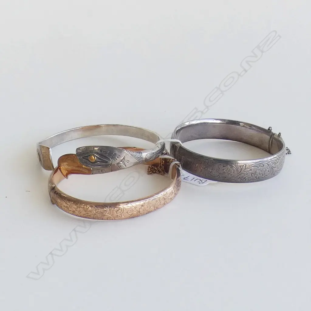 2 HINGED BANGLES INCL GOLD PLATED STG (WITH HALLMARK) + STG SILVER BIRD ENGRAVED BRACELET   Image 1++