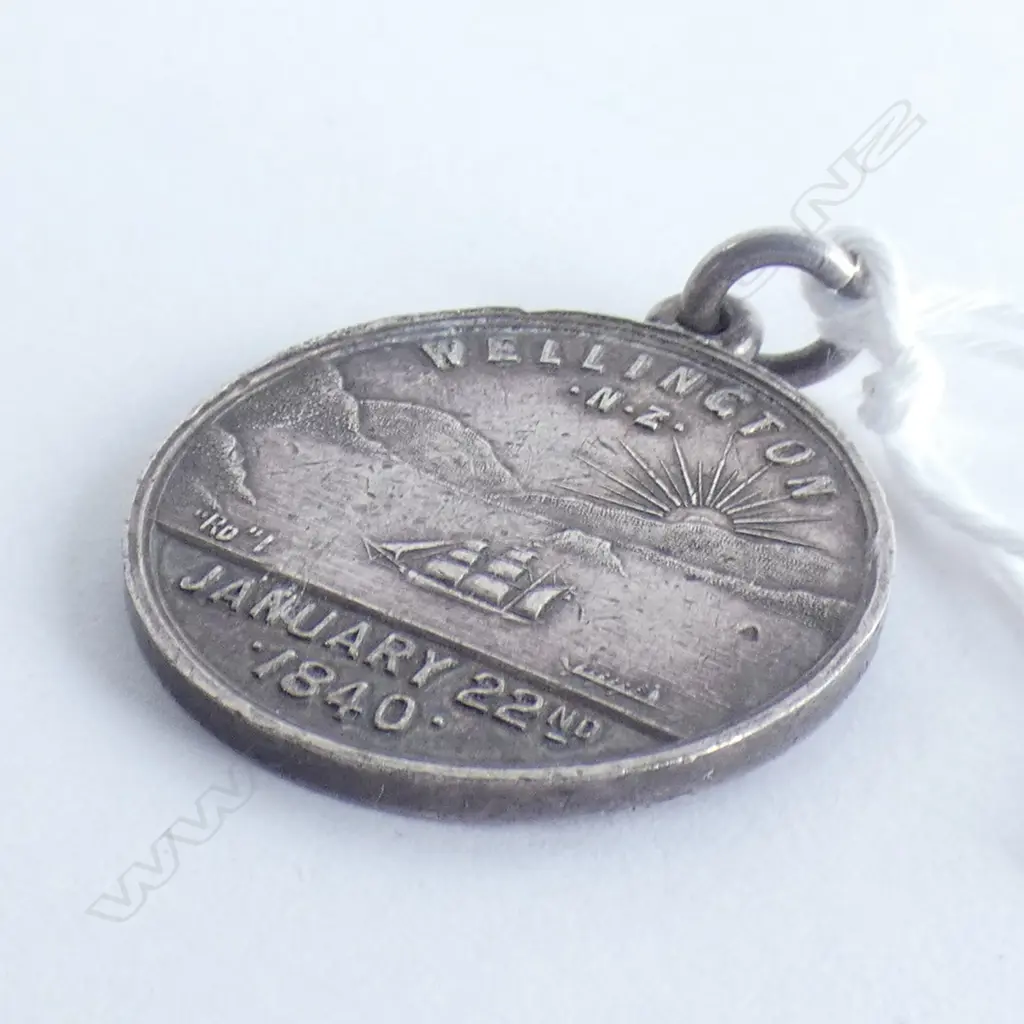WELLINGTON NZ 1840 - 1890 50th ANNIV. MEDALLION Dia.22mm Image 1++