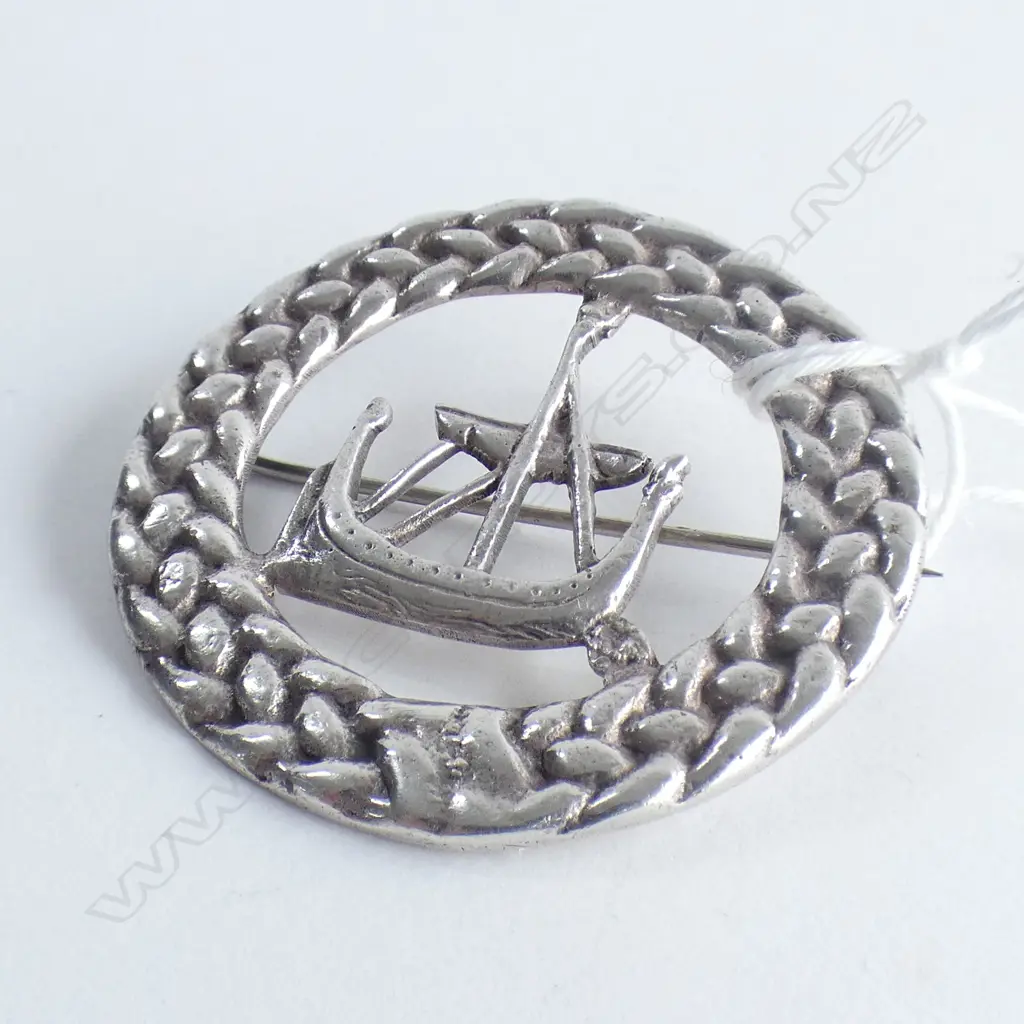 SCOTTISH SILVER VIKING SHIP KILT BROOCH Dia.45mm Image 1++