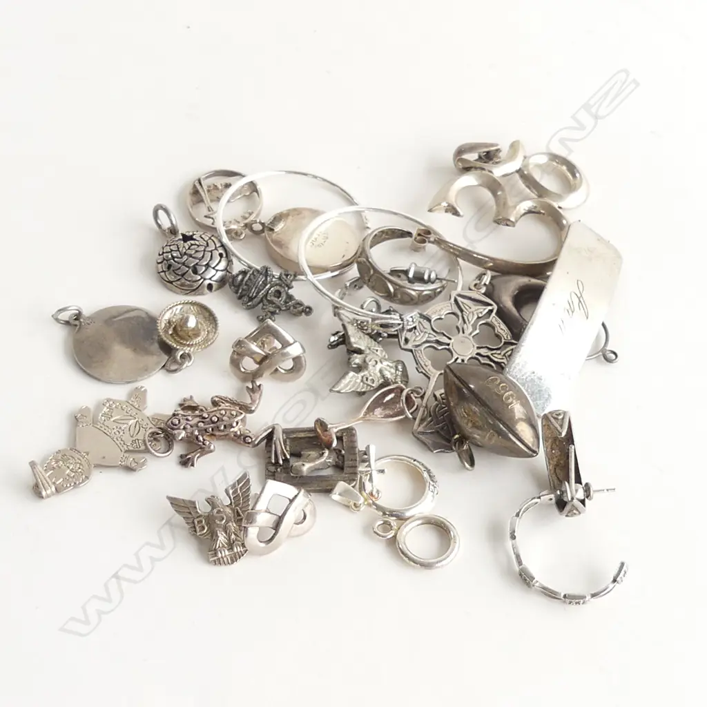 ASST. STG JEWELLERY, CHARMS ETC 75 GRAMS Image 1++