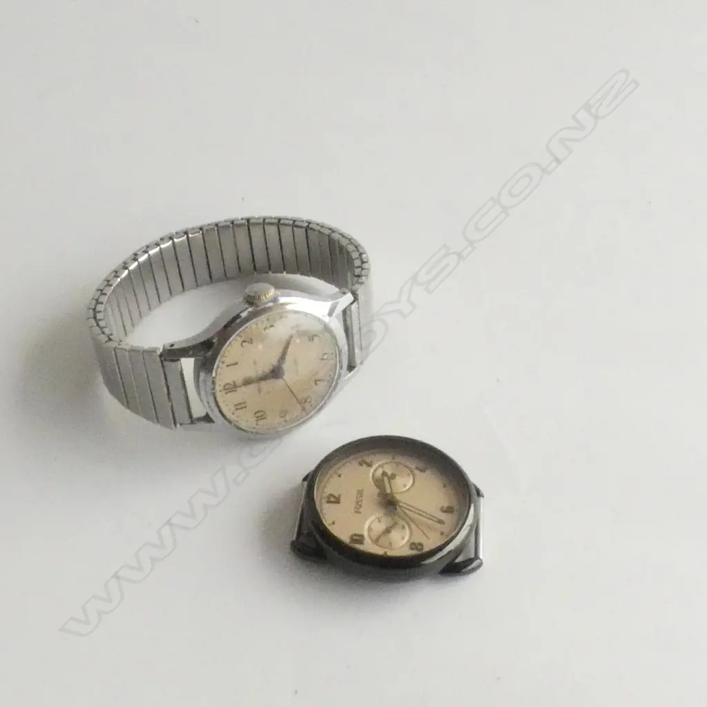 FOSSIL WATCH (NO STRAP) NOT WORKING + VINTAGE INGERSOLE LTD WATCH - WORKING Image 1++