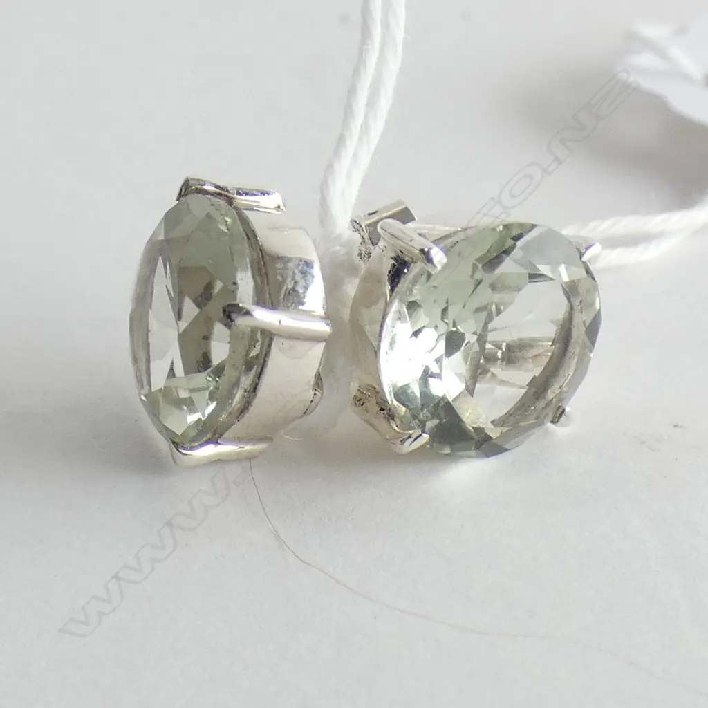 GREEN AMETHYST & 925 SILVER STUD EARRINGS Image 1++